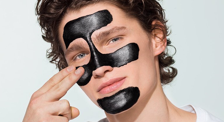 Черни точки, акне и петна: каква е разликата и как да се борим с тях?